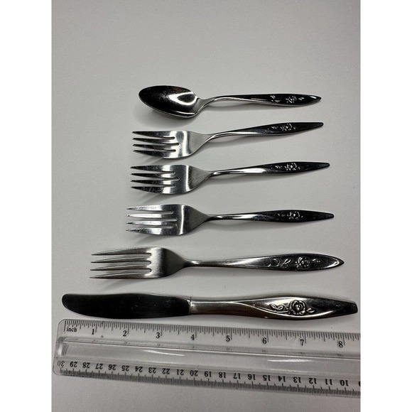 Oneida Craft Deluxe Lasting Rose Stainless Flatware Replacement 6 Pc - Picture 4 of 6